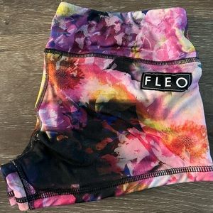 Fleo shorts size M!